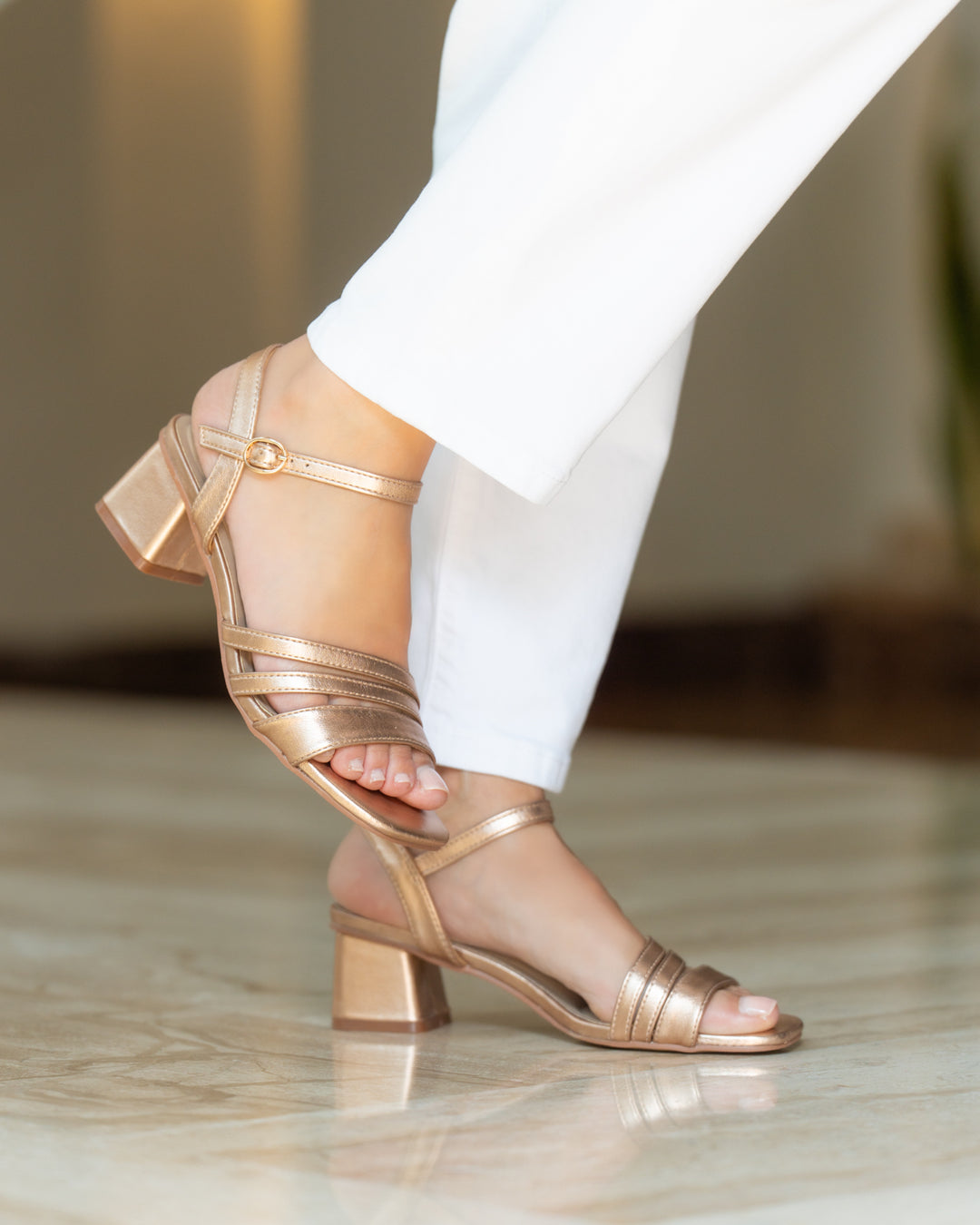 Tacn Medio Asos Sandalias Doradas Tacon Bajo PRIMAVERA VERANO 2025